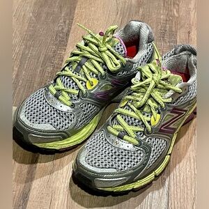 Women’s New Balance 860 V3 size 8.5